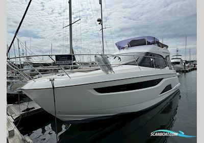 Bavaria R40 Fly Motorboot 2018, mit Volvo Penta motor, England