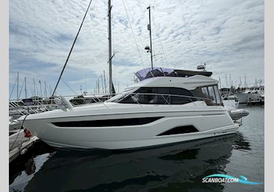 Bavaria R40 Fly Motorboot 2018, mit Volvo Penta motor, England