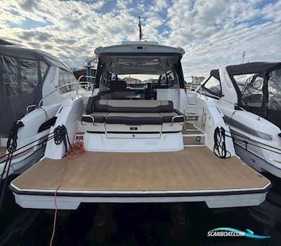 Bavaria SR 38 HT - 2023 Motorboot 2023, mit VOLVO PENTA D4-300 AQUAMATIC motor, Slovenien