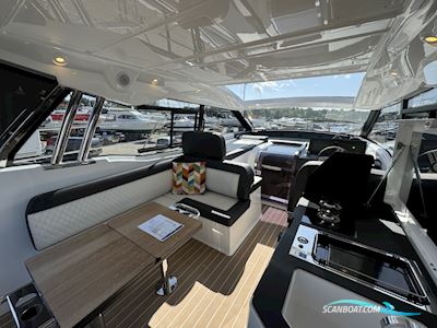 Bavaria SR36 HT Motorboot 2024, mit Volvo Penta motor, England