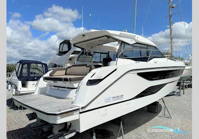 Bavaria SR36 HT Motorboot 2023, mit Volvo Penta motor, England