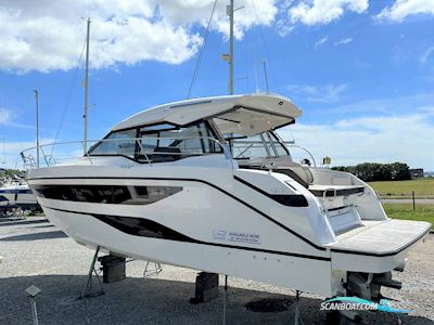 Bavaria SR36 HT Motorboot 2023, mit Volvo Penta motor, England