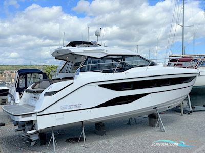 Bavaria SR36 HT Motorboot 2023, mit Volvo Penta motor, England