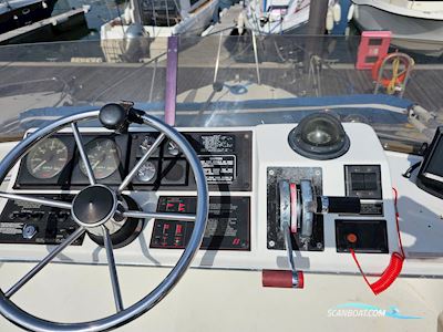 Bayliner 2556 Flybridge Motorboot 1990, mit Mercruiser 5Ltr V8 motor, England