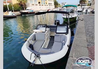 Bayliner M17 Motorboot 2022, mit Mercury motor, Frankreich