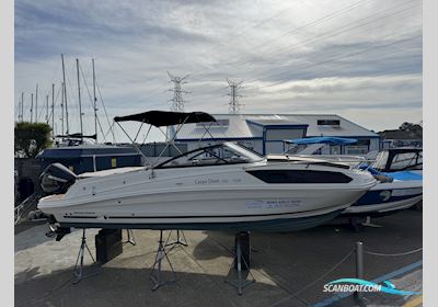 Bayliner VR6 Cuddy Motorboot 2019, mit Mercury motor, England