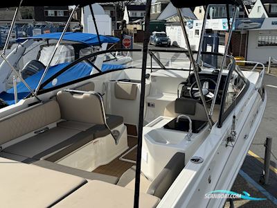 Bayliner VR6 Cuddy Motorboot 2019, mit Mercury motor, England