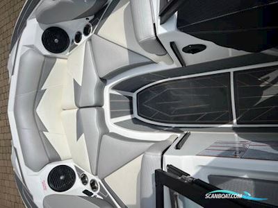 Centurion Fi23 Motorboot 2021, mit GM Marine motor, England