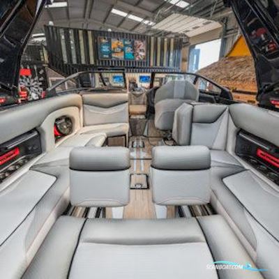 Centurion Ri237 Motorboot 2021, mit Centurion Power GM Marine motor, England