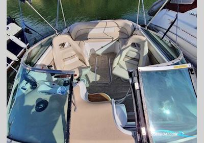 Chris-Craft 215 Motorboot 2000, mit Volvo Penta motor, England