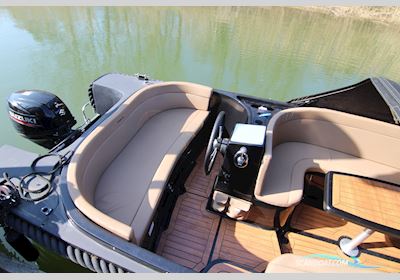 Corsiva 520 New Age Motorboot 2019, Niederlande