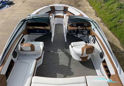 Four Winns H210 Motorboot 2020, mit Volvo Penta V6 motor, England