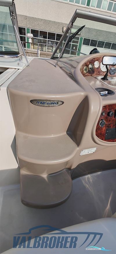 Four Winns Vista 248 Motorboot 2004, mit Volvo Penta 5Gxi motor, Italien
