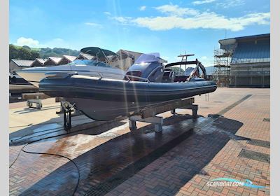 GRAND 850 Motorboot 2018, mit Evinrude motor, England