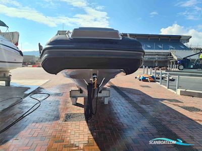 Grand 850 Motorboot 2018, mit Evinrude motor, England
