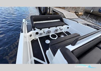 IRON 827 Motorboot 2021, mit Mercury  motor, Sweden
