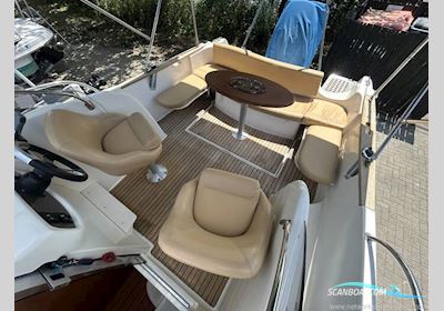 Jeanneau Cap Camarat 755 Motorboot 2007, mit Suzuki DF250 motor, England