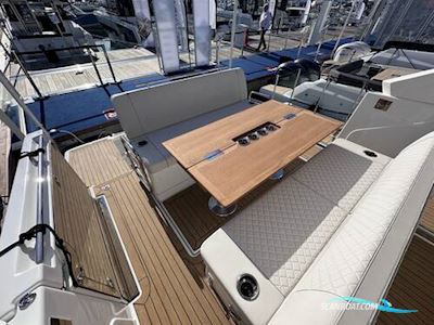 Jeanneau DB37 Motorboot 2024, mit Volvo Penta D4 motor, England