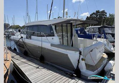 Jeanneau NC 9 Motorboot 2015, mit Volvo Penta D4 260A-F motor, England