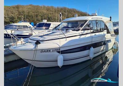 Jeanneau NC33 Motorboot 2020, mit Volvo motor, England