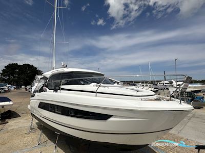 Jeanneau NC33 Motorboot 2022, mit Volvo motor, England