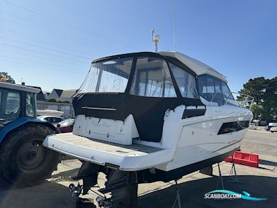 Jeanneau NC33 Motorboot 2022, mit Volvo motor, England