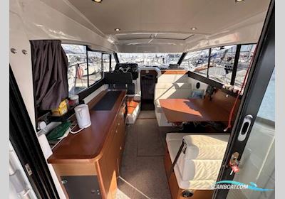 Jeanneau NC9 Motorboot 2015, mit Volvo Penta D4 motor, England