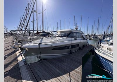 Jeanneau NC9 Motorboot 2015, mit Volvo Penta D4 motor, England