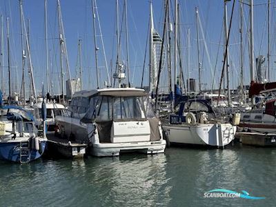 Jeanneau NC9 Motorboot 2015, mit Volvo Penta D4 motor, England