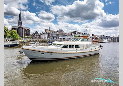 Linssen Grand Sturdy 500 Variotop Motorboot 2000, mit Volvo Penta is Een Toonaangevende Fabrikant Van Maritieme Aandrijfsystemen, Bekend om Hun Innovatieve Technologieën en Betrouwbare Dieselmotoren. Hun motor, Niederlande