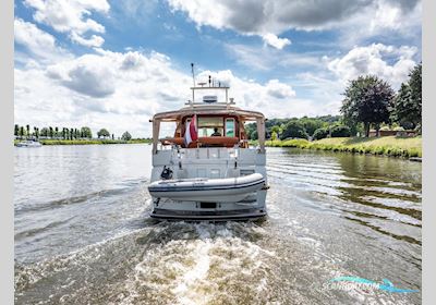 Linssen Grand Sturdy 500 Variotop Motorboot 2000, mit Volvo Penta is Een Toonaangevende Fabrikant Van Maritieme Aandrijfsystemen, Bekend om Hun Innovatieve Technologieën en Betrouwbare Dieselmotoren. Hun motor, Niederlande