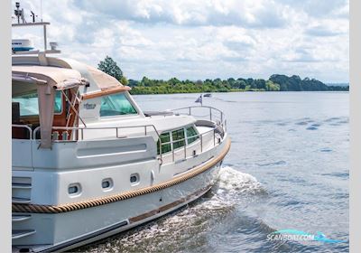 Linssen Grand Sturdy 500 Variotop Motorboot 2000, mit Volvo Penta is Een Toonaangevende Fabrikant Van Maritieme Aandrijfsystemen, Bekend om Hun Innovatieve Technologieën en Betrouwbare Dieselmotoren. Hun motor, Niederlande