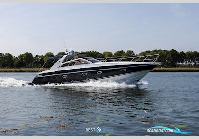 Princess V42 Motorboot 2006, mit Volvo Penta is een Zweeds merk dat wereldwijd bekendstaat om betrouwbare en krachtige scheepsmotoren en aandrijfsystemen. Ze leveren zowel diesel- al motor, Niederlande