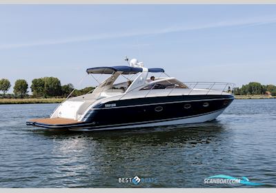 Princess V42 Motorboot 2006, mit Volvo Penta is een Zweeds merk dat wereldwijd bekendstaat om betrouwbare en krachtige scheepsmotoren en aandrijfsystemen. Ze leveren zowel diesel- al motor, Niederlande
