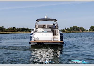 Princess V42 Motorboot 2006, mit Volvo Penta is een Zweeds merk dat wereldwijd bekendstaat om betrouwbare en krachtige scheepsmotoren en aandrijfsystemen. Ze leveren zowel diesel- al motor, Niederlande