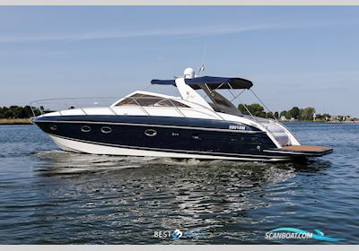 Princess V42 Motorboot 2006, mit Volvo Penta is een Zweeds merk dat wereldwijd bekendstaat om betrouwbare en krachtige scheepsmotoren en aandrijfsystemen. Ze leveren zowel diesel- al motor, Niederlande