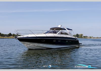 Princess V42 Motorboot 2006, mit Volvo Penta is een Zweeds merk dat wereldwijd bekendstaat om betrouwbare en krachtige scheepsmotoren en aandrijfsystemen. Ze leveren zowel diesel- al motor, Niederlande