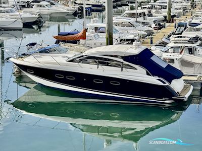 Princess V42 Motorboot 2011, mit Volvo Penta motor, England