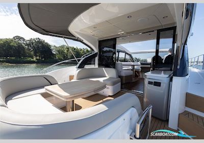 Princess V50 Motorboot 2024, mit 2 x Volvo Ips 650 motor, England