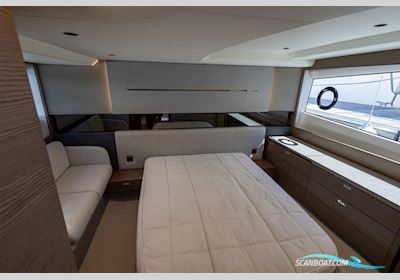 Princess V50 Motorboot 2024, mit 2 x Volvo Ips 650 motor, England