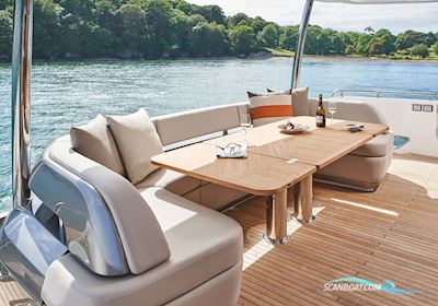 Princess Y85 Motorboot 2025, mit Man V12 motor, England