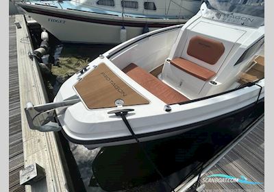 Protagon 25 Space Motorboot 2023, mit Honda BF250 motor, England