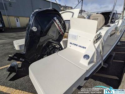 Quicksilver 555 Cabin Motorboot 2021, mit Mercury motor, England