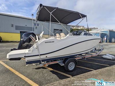Quicksilver 555 Cabin Motorboot 2021, mit Mercury motor, England