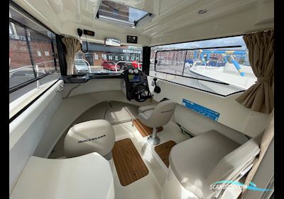 Quicksilver 675 Pilothouse Motorboot 2018, mit Mercury motor, England