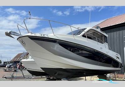Quicksilver 855 Weekender Stealth Edition Motorboot 2017, mit Mercury motor, England