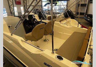 Quicksilver Activ 555 Cabin, Mercury F100 Efi Motorboot 2022, mit Mercury motor, Dänemark