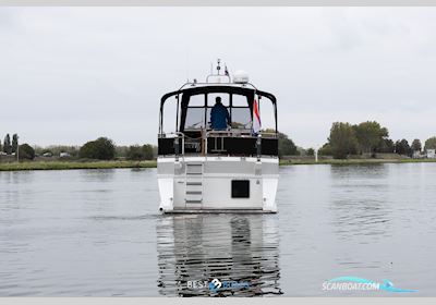 Reline 38SLX Motorboot 2002, mit Samenwerking tussen Vetus, gespecialiseerd in maritieme installaties, en Deutz, een Duitse fabrikant van hoogwaardige dieselmotoren, bekend om betrou motor, Niederlande