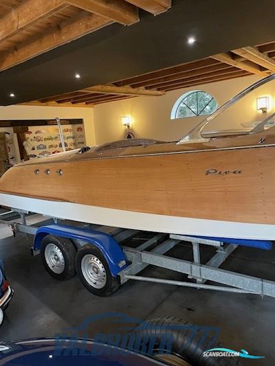 Riva Ariston Cadillac Motorboot 1956, mit Cadillac V8 motor, Frankreich