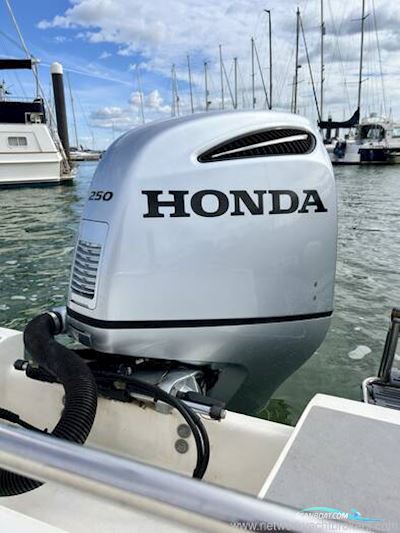 Scorpion Serket 8.1 Motorboot 2012, mit Honda motor, England